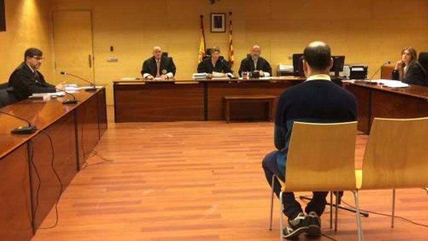 Jutgen un expolicia de Tossa acusat de distribuir material pornogràfic infantil