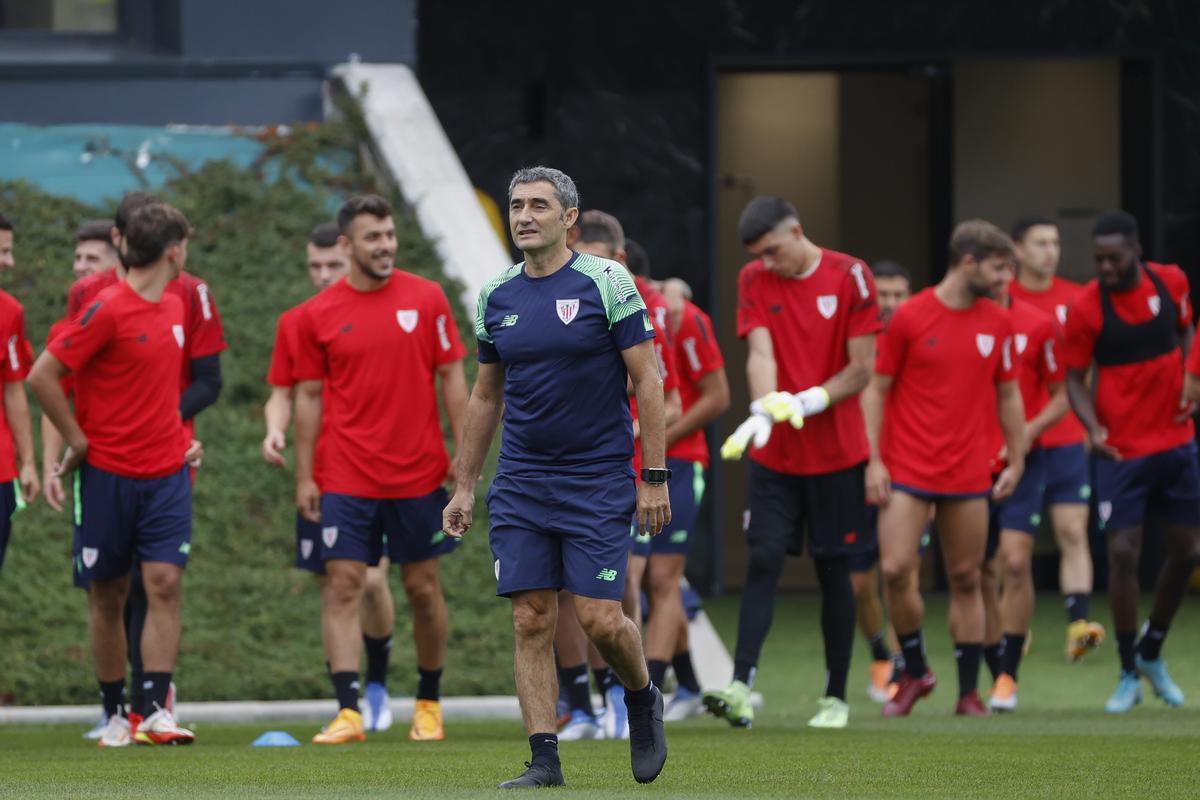 Ernesto Valverde dirigió este lunes el primer entrenamiento de pretemporada del Athletic.