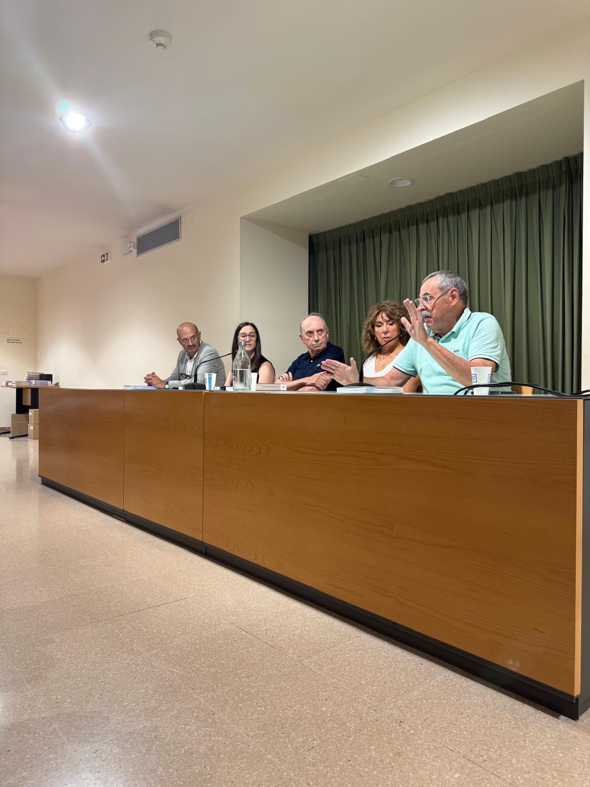 Un moment de la taula, durant la presentació del llibre