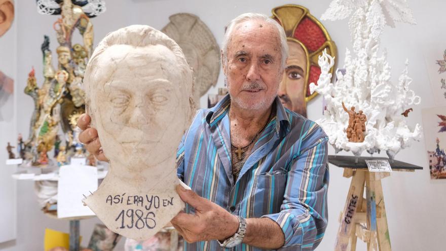 El artista de Hogueras Pedro Soriano inaugura una exposición en el colegio Calasancio de Alicante