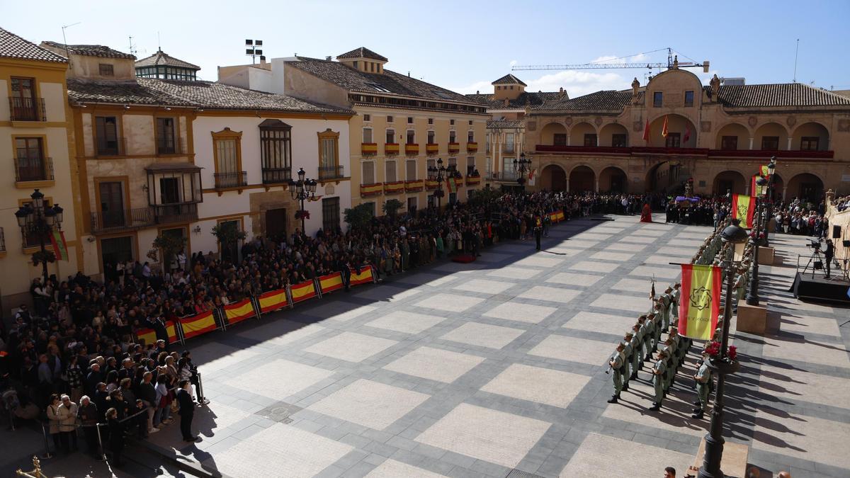 Los lorquinos abarrotaban la Plaza de España.