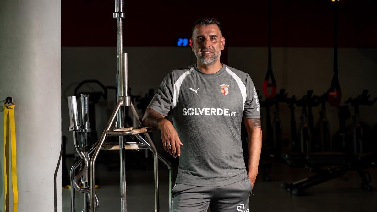 Miguel Alonso, con la equipación de su nuevo equipo, el SC Braga.