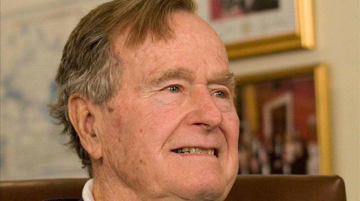 mbenach36917226 file photo    former president george h w  bush smiles as he170118092913