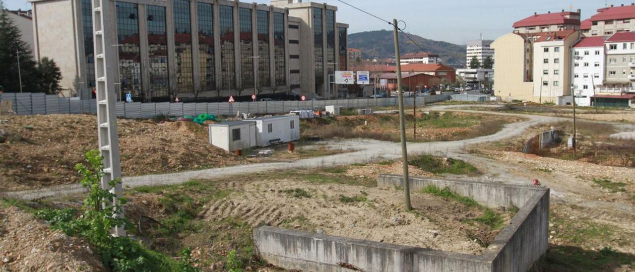 Frontal colindante a la Avda. Otero Pedrayo, en As Lagoas, donde irá el edificio de la Xunta.   | // IÑAKI OSORIO