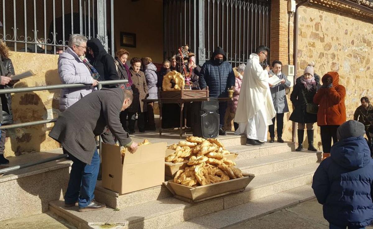 Un san Antón airoso protege a los animales