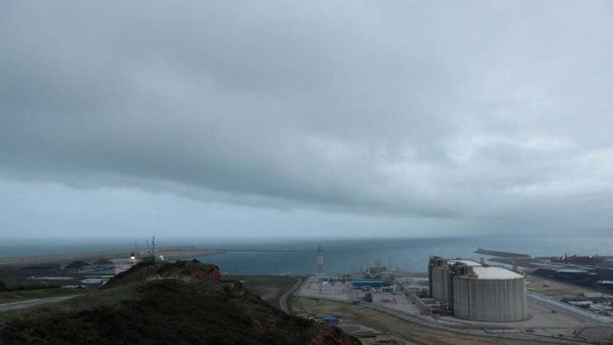 Ampliación de El Musel, con el nuevo muelle Norte a la izquierda.