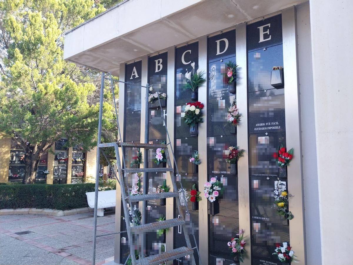 Columbarios del cementerio de Alzira, en una imagen del viernes.