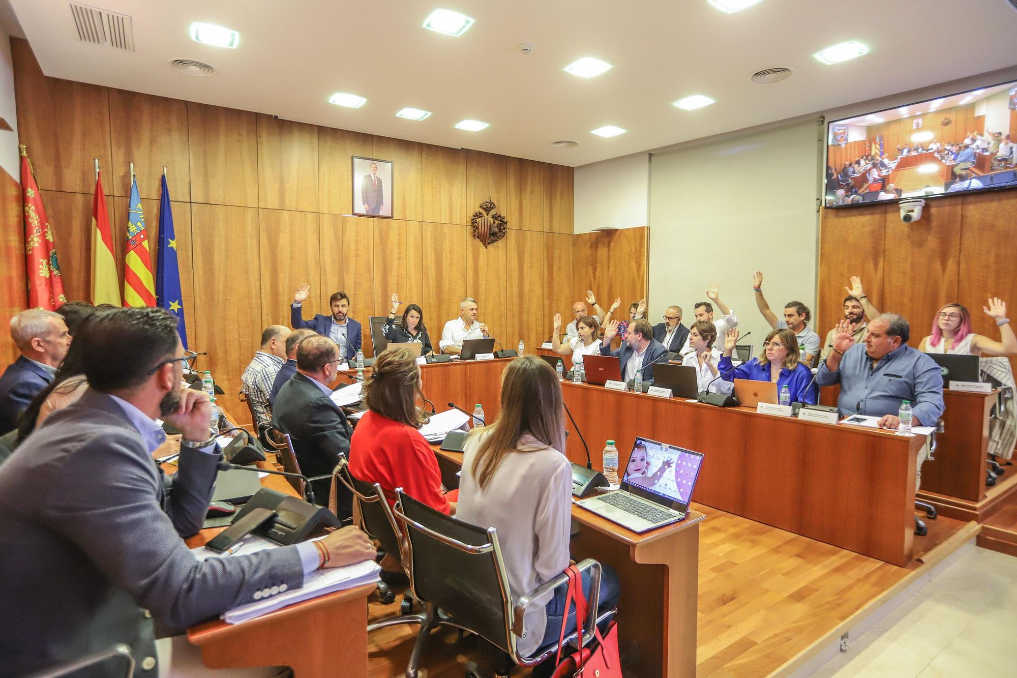 El pleno del Ayuntamiento de Orihuela regresa al salón plenario del Palacio Marqués de Arneva