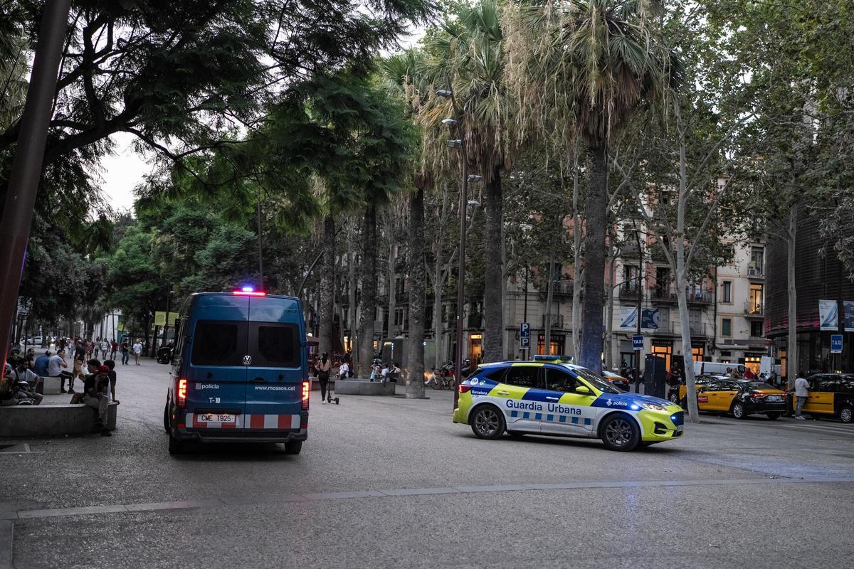 La policía intensifica su control en el Raval