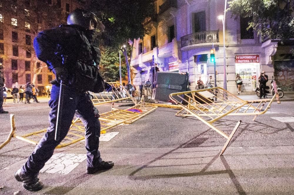 Carregues dels Mossos en el primer aniversari 1-O