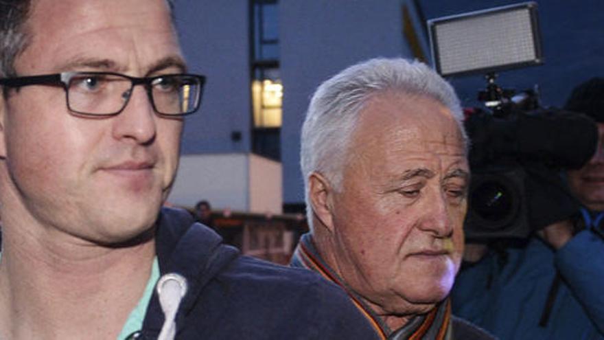 Ralf, hermano de Schumacher, y su padre Rolf, en Grenoble.