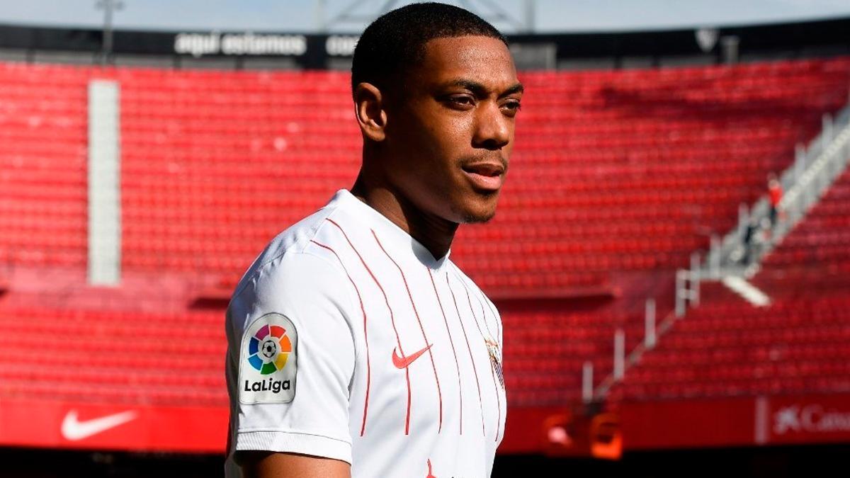 Martial ha sido presentado como nuevo jugador del Sevilla