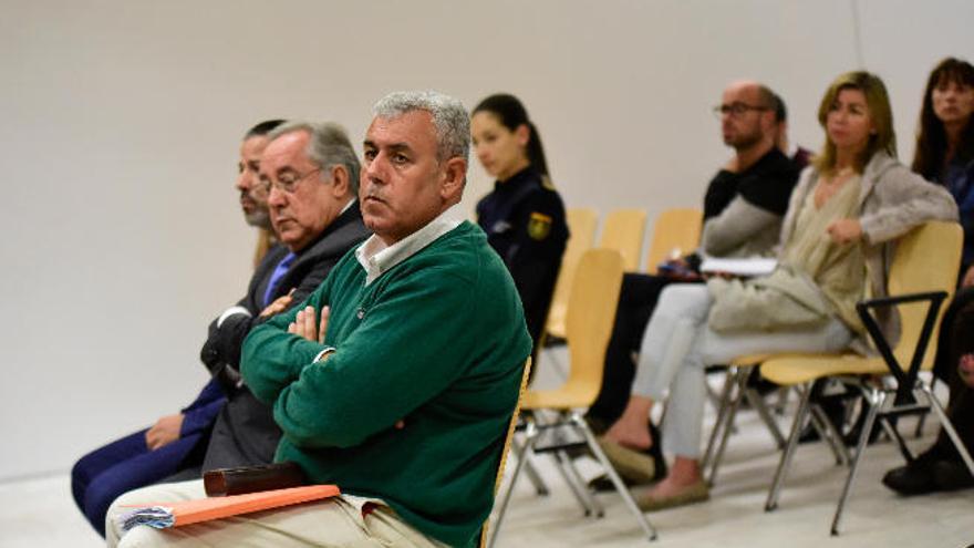 Mena, Machín y Peñate durante el juicio celebrado en mayo de este año.