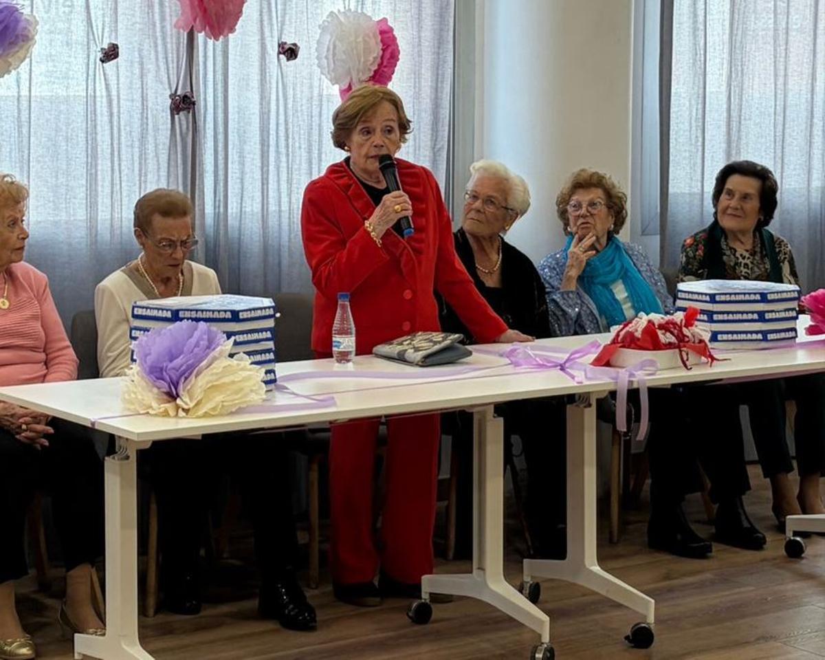 Ibiza rinde homenaje a ocho vecinas que cumplen 90 años con motivo del Día de la Mujer