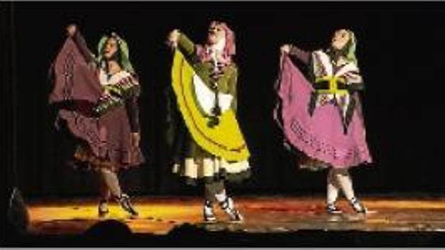 El Grup Mediterrània, de Sant Cugat, va oferir balls del repertori clàssic