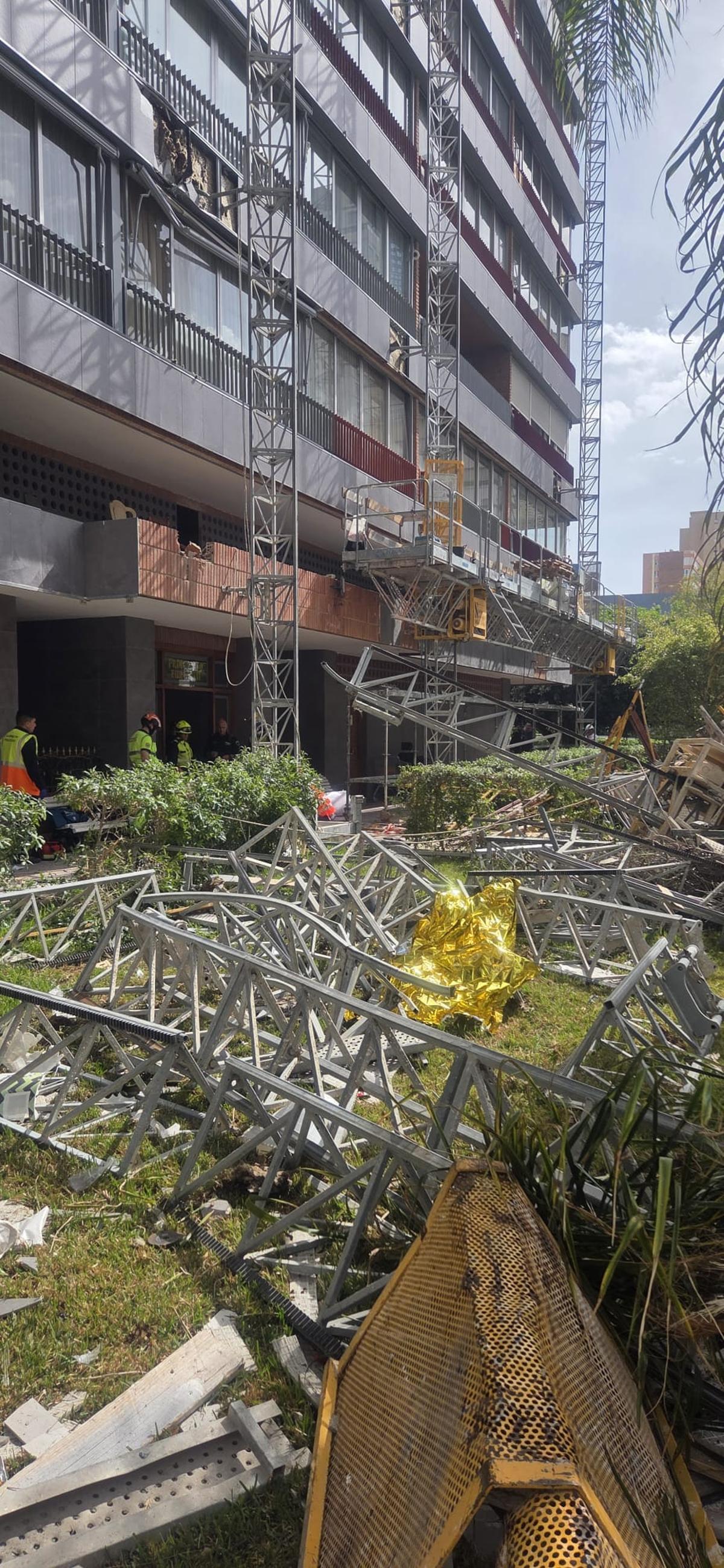 Así quedó el andamio tras el accidente.