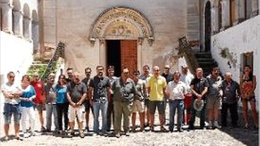 Els tècnics, regidors i membres del Consorci al pati de Sant Grau.