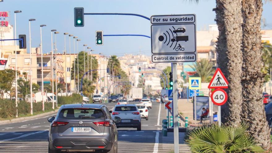 El Ayuntamiento de Torrevieja saca a concurso el mantenimiento de semáforos por medio millón de euros