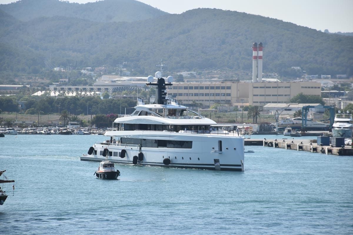 El superyate 'Haven' en aguas de Ibiza
