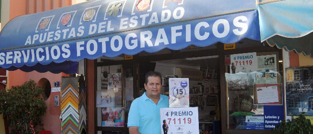 José Miguel Rodríguez, ayer en la puerta de Maspacolor, en San Fernando.