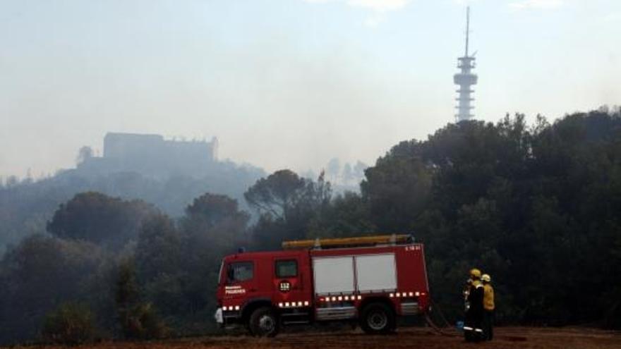 L&#039;incendi forestal a les Pedreres de Girona afecta 30 hectàrees i set cases