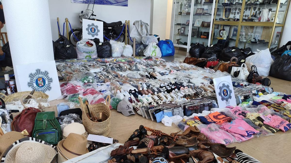 Productos acumulados en un almacén municipal en Cartagena tras ser requisados por la Policía.