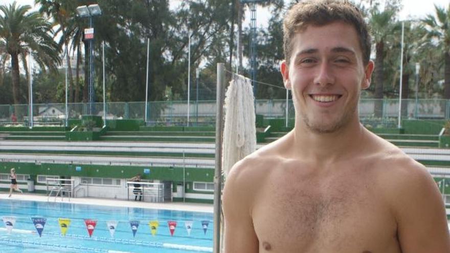 Nico García, en la piscina del CN Metropole.