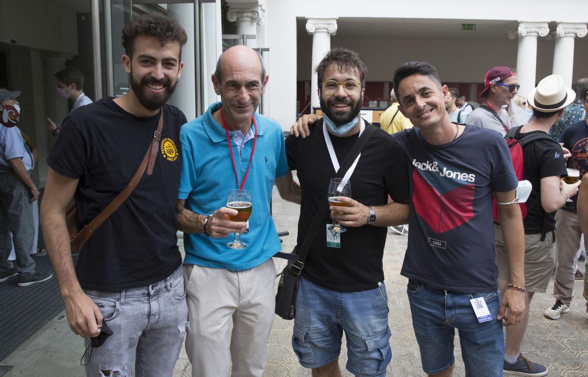 Como afirma Pere Rafart, tercero por la izquierda, el certamen ha propiciado el reencuentro de amigos, que llevábamos más de un año y medio sin vernos, por culpa de la pandemia.