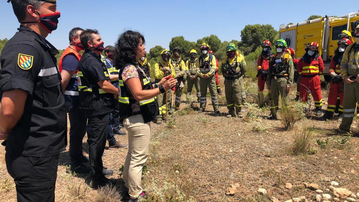 Cien efectivos &#039;luchan&#039; contra el fuego en la Sierra de la Muela