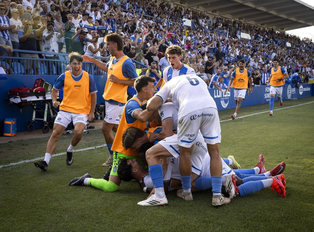 El Atlético Baleares - Real Jaén en imágenes