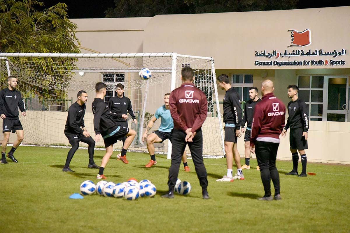 Primer día del Córdoba CF en Baréin