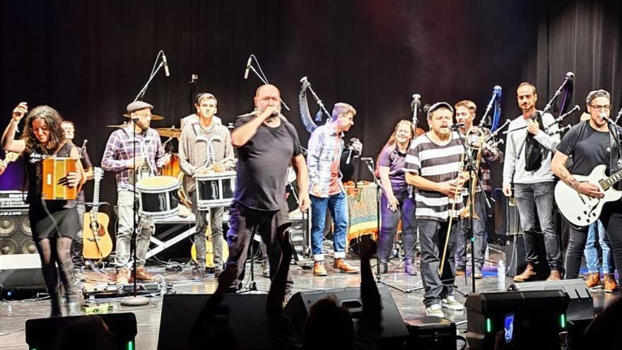 Lena deshoja La Flor, que tendrá a &quot;La Tarrancha&quot; como gran concierto en La Caleya