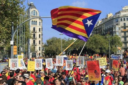Miles de catalanes participan en la Diada más reivindicativa.