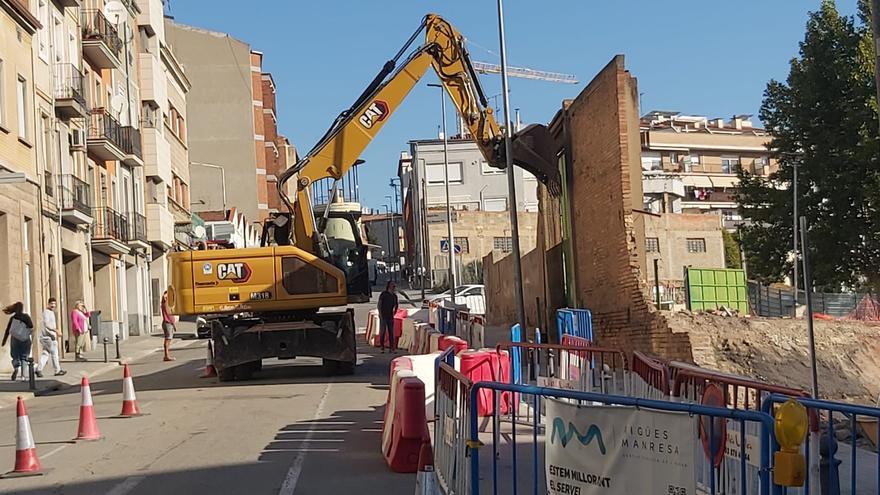 Cauen les últimes parets de l’antiga Alcoholera de Manresa