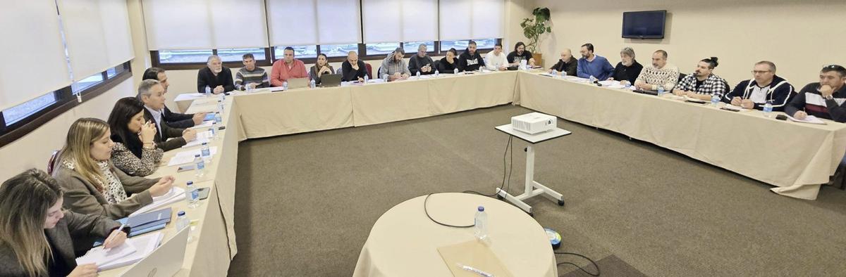 Representantes de las patronales y de los sindicatos, en la primera reunión del convenio.