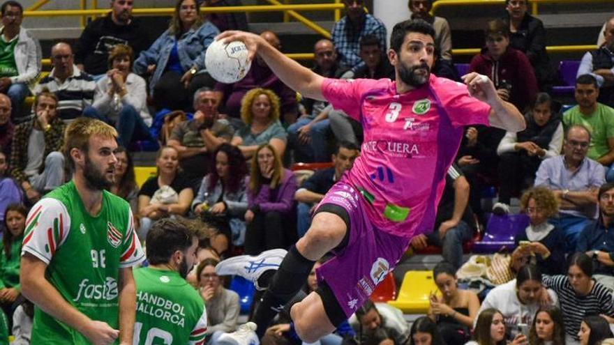 El Club Balonmano Los Dólmenes de Antequera tiene un partido muy duro.