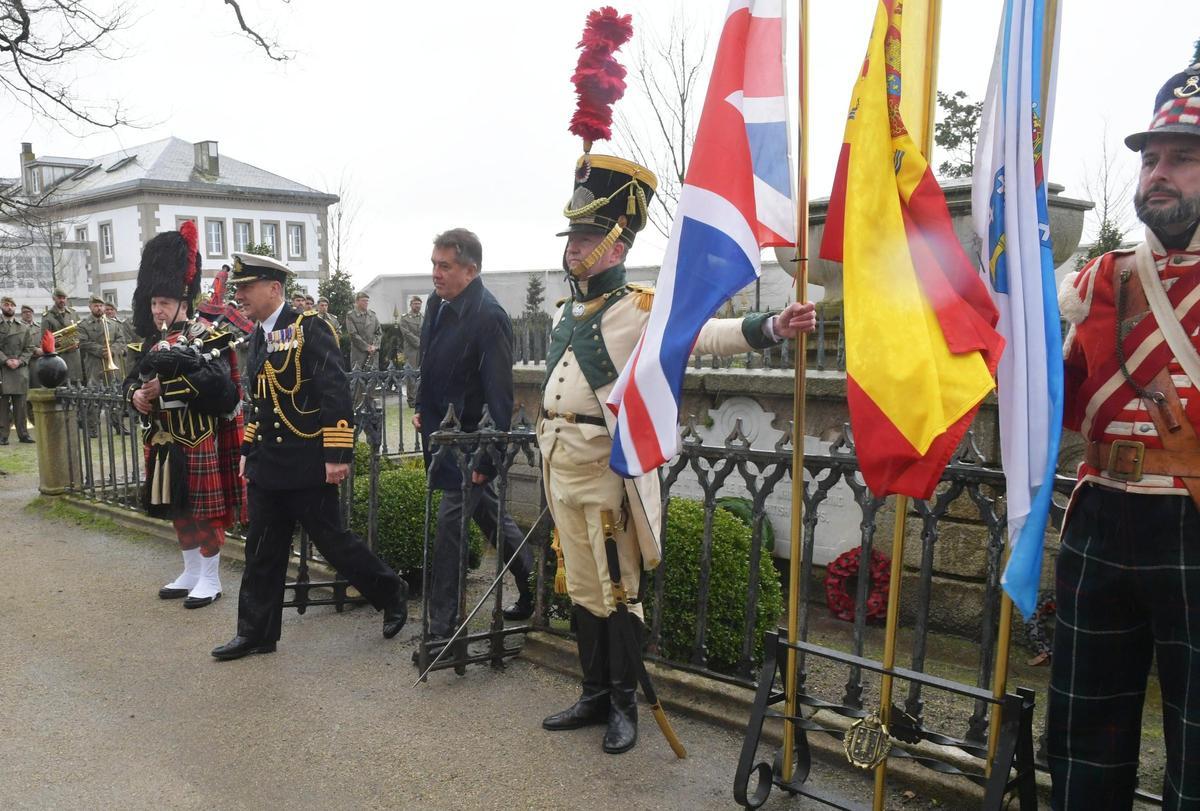 Aniversario de la Batalla de Elviña: ofrenda floral a Sir John Moore en el jardín de San Carlos