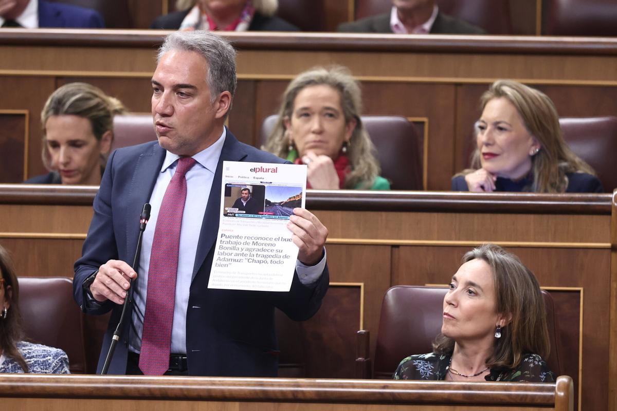 El vicesecretario de Política Autonómica del PP, Elías Bendodo, durante el pleno en el Congreso de los Diputados de este 15 de abril