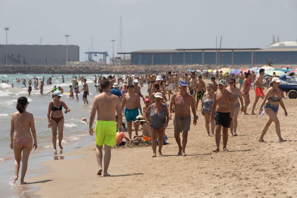 Éxodo a la playa del Port de Sagunt