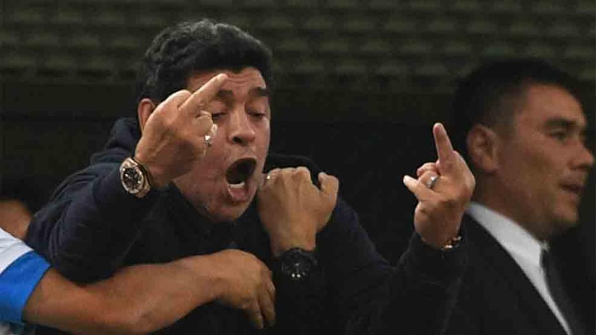 Maradona fue el protagonista en el Argentina - Nigeria