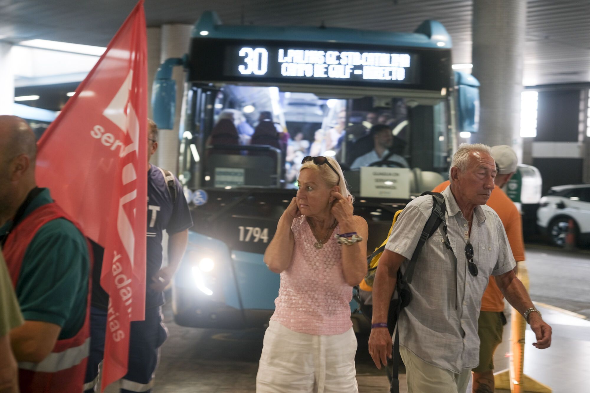 Primera jornada de huelga de los guagüeros del transporte interurbano en Gran Canaria