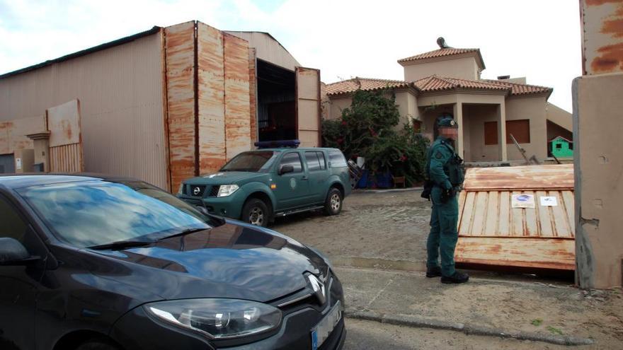 Uno de los registros realizados por la Guardia Civil.