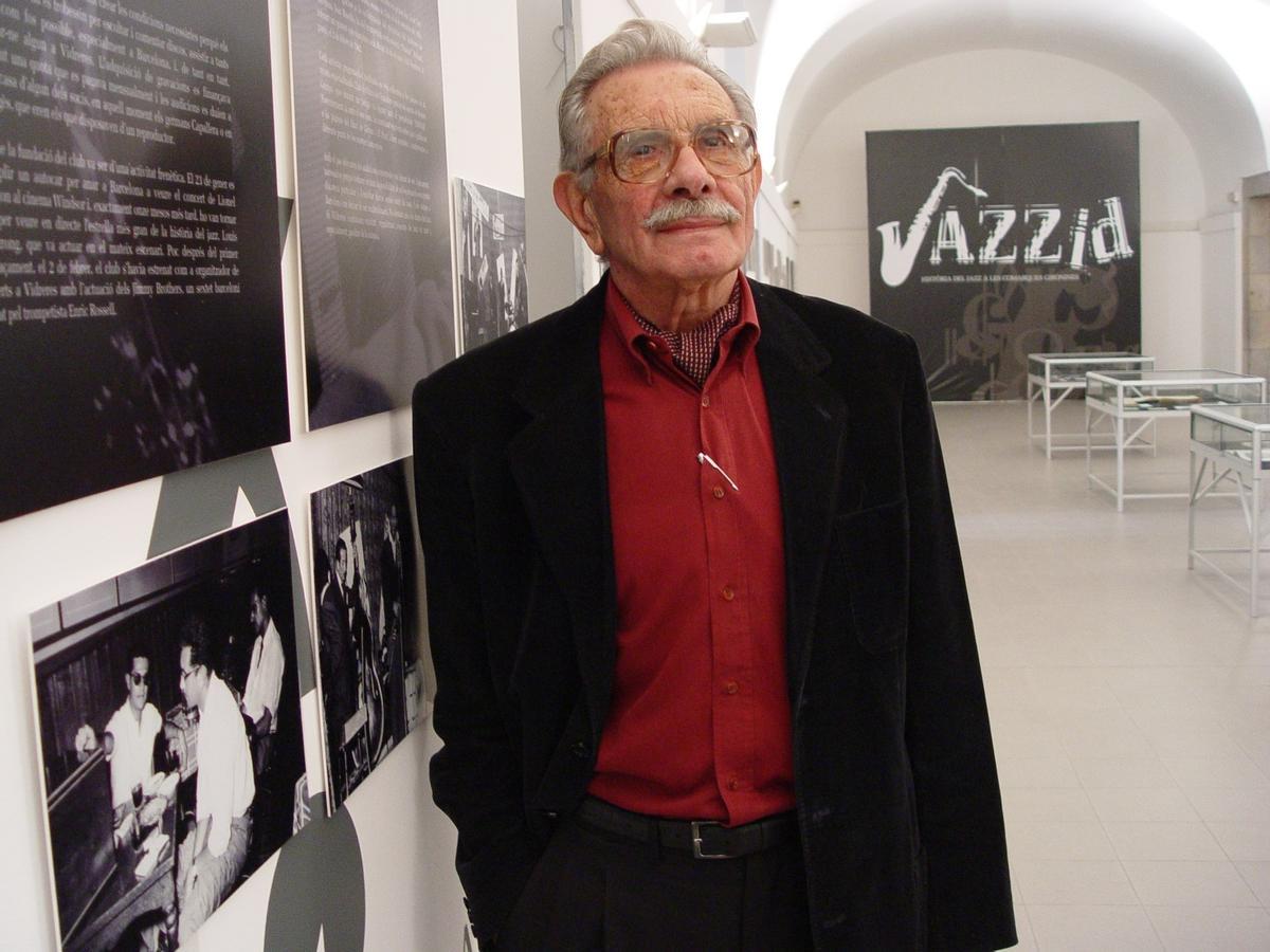 Ramon Garriga, fundador del club de jazz de Vidreres, a l'exposició Jazzid de la Casa de Cultura de Girona, l'any 2007.