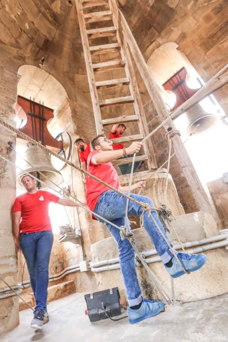 Toque de campana en la iglesia de San Martín de Callosa de Segura