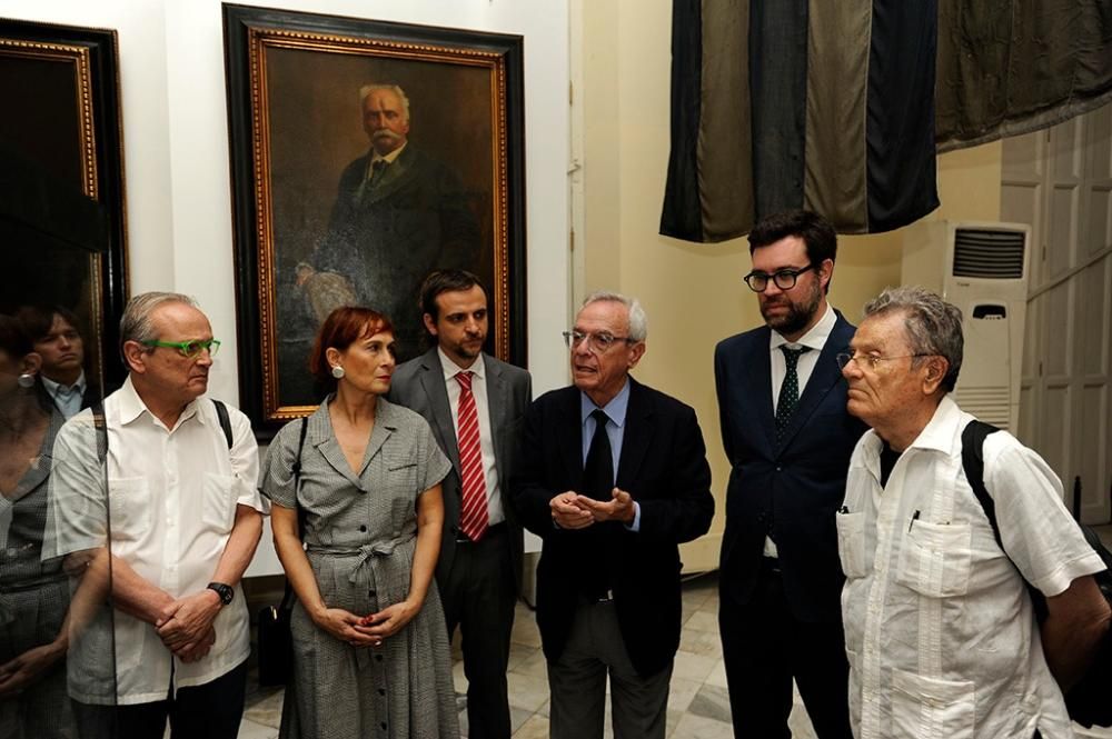 Noguera, en la exposición de la silla de Maceo en Cuba