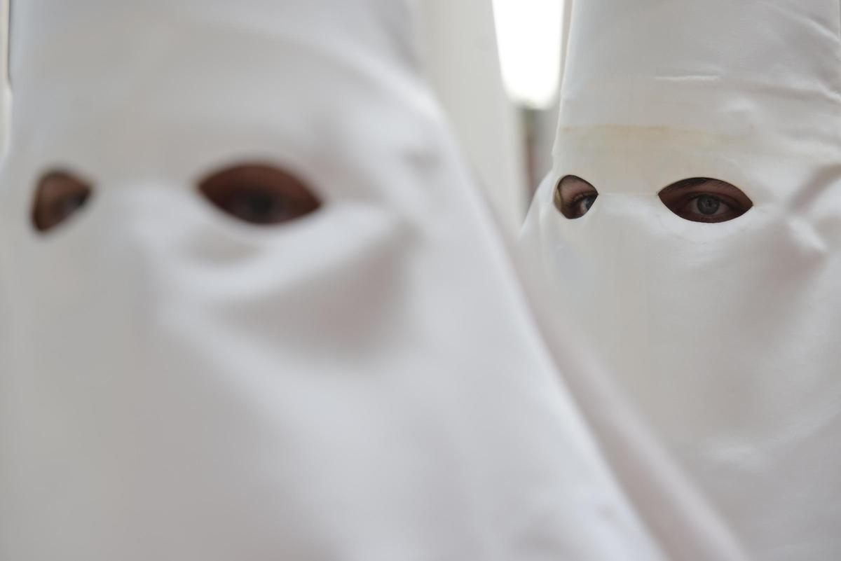 Penitentes en una de las procesiones del Martes Santo en Cartagena