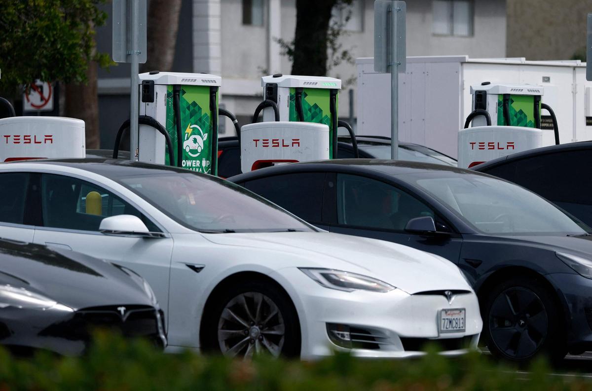 Un centro de carga de baterias de Tesla en Pasadena, California.