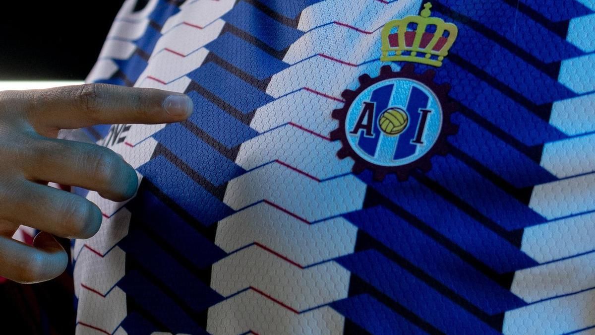 La nueva camiseta del Avilés