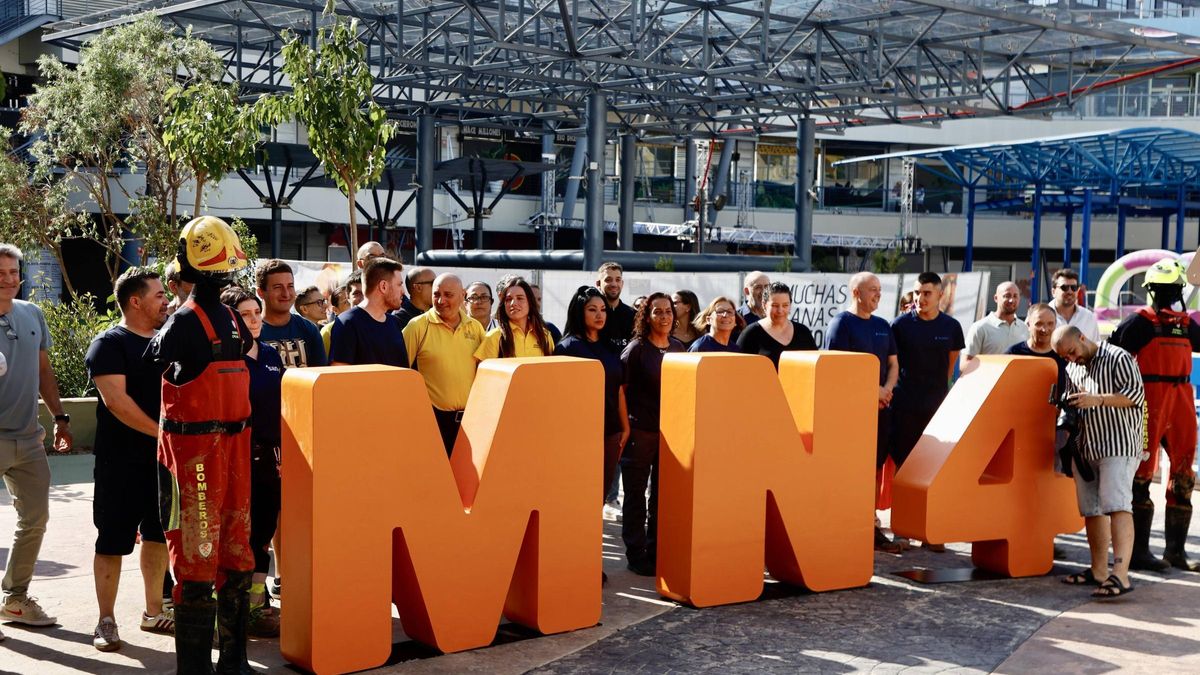 Reabre tras la dana el centro comercial MN4 de Alfafar: "Teníamos ganas de que abriera, nos faltaba vida"