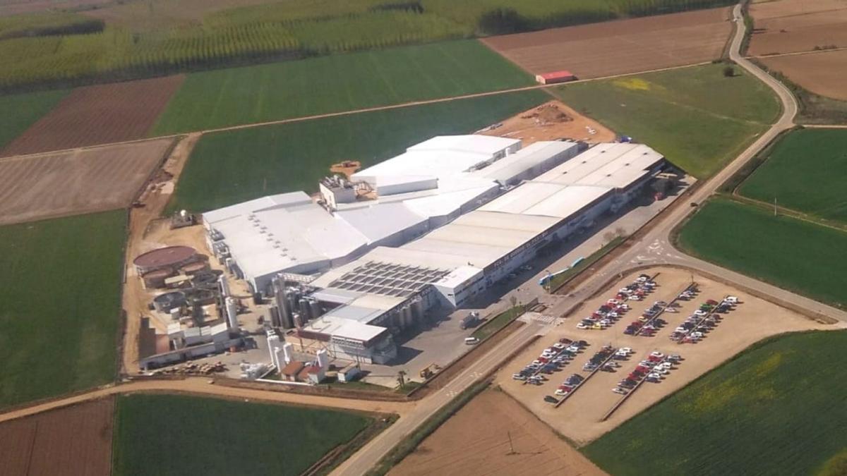 Imagen aérea de la fábrica de Quesos El Pastor en Santa Cristina de la Polvorosa, Zamora.
